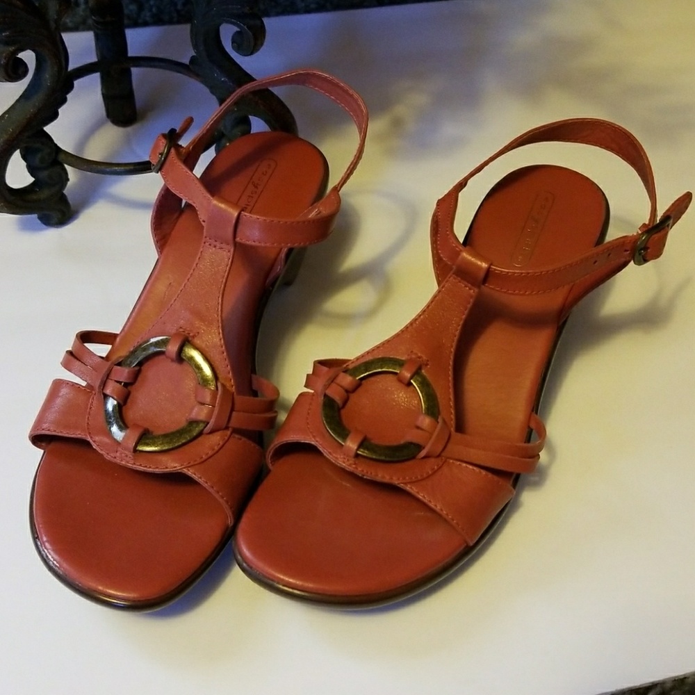 Rusty orange/red Easy Spirit sandals